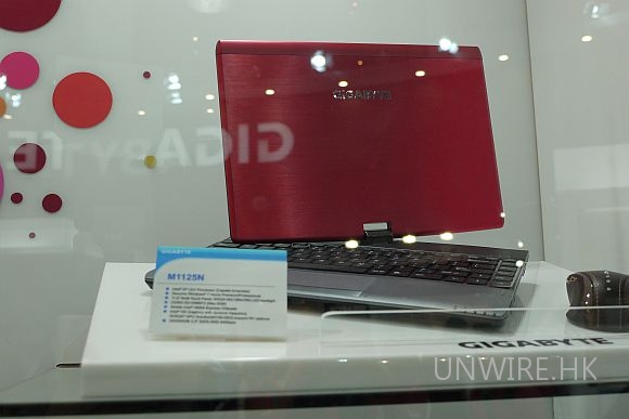 Gigabyte M1405 手提＋桌面電腦 2 合 1  (獨家 2010 Computex 技嘉專訪)