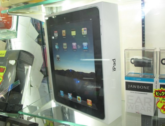 排隊掃iPad行貨　先達炒貴千幾蚊