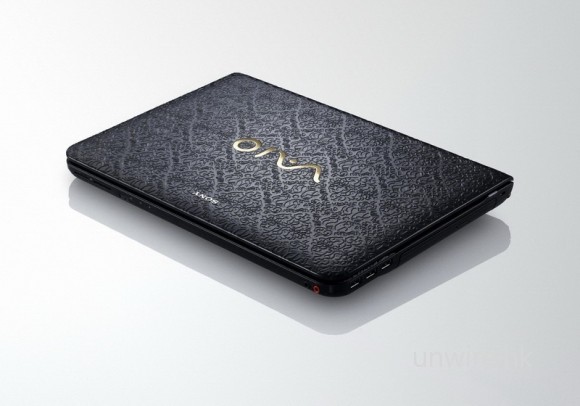 浮誇雕刻上身! Sony VAIO EA36