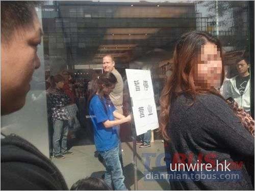 國內 iPhone4 不再限售! 黃牛大打出手,三里屯 Apple Store 暫停營業