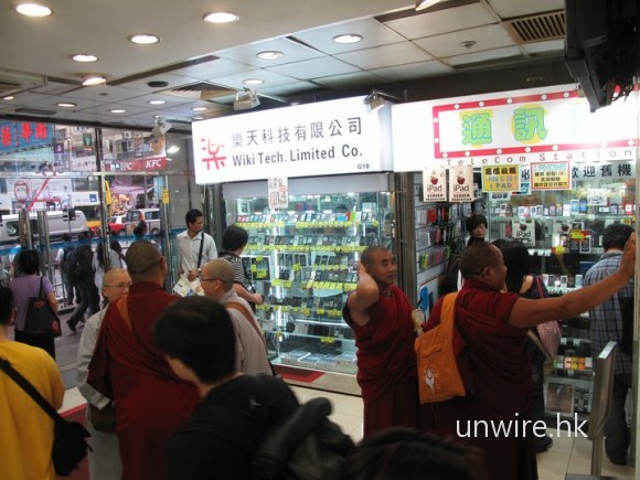 出家人抵受不了 iPhone4 / iPad 誘惑？