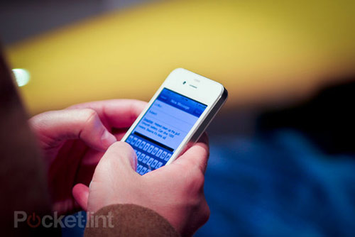 白色 iPhone4 延遲原因新譯 : 面版跟 Home 鍵顏色不匹配