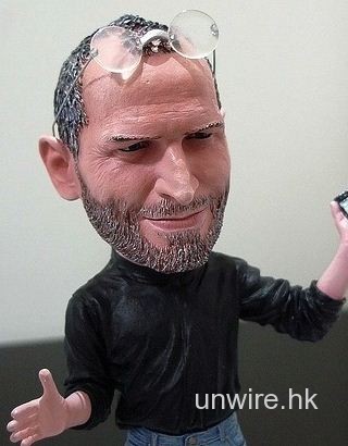 世界已瘋癲系列 : Steve Jobs 教主 Figure  20,000 港幣成交