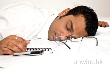 如果你也習慣在入睡前使用智能手機的話…