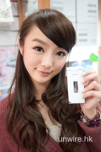 女生大喜愛! Sharp 白色 Android 日系摺機 – Sharp SH7218U
