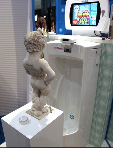 男士尿尿時玩的遊戲 – SEGA ToyLet