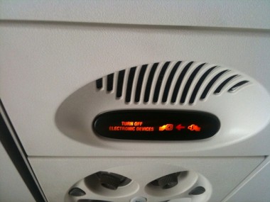 在飛機上使用電話真的會導致意外發生？