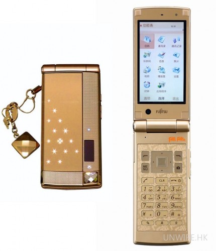 散發香水味! 日系女士手機 – Fujitsu F-022