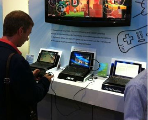 Asus Eee Pad Transformer 更新後可接駁遊戲手掣