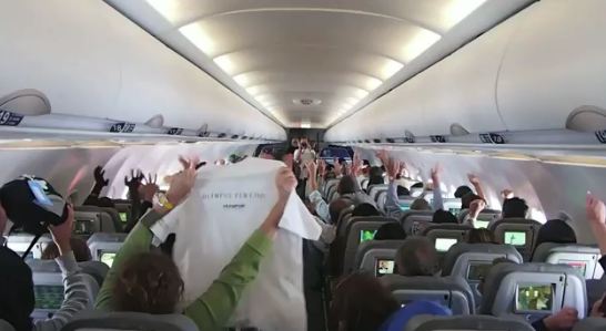 搭飛機送相機 – Olympus E-PM1 最新宣傳手法