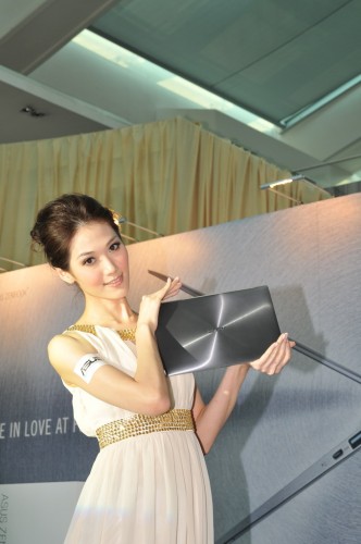 3mm 激薄登場! ASUS ZENBOOK UX21