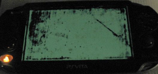 靚芒挑花！AMOLED 烙印蔓延 PS Vita