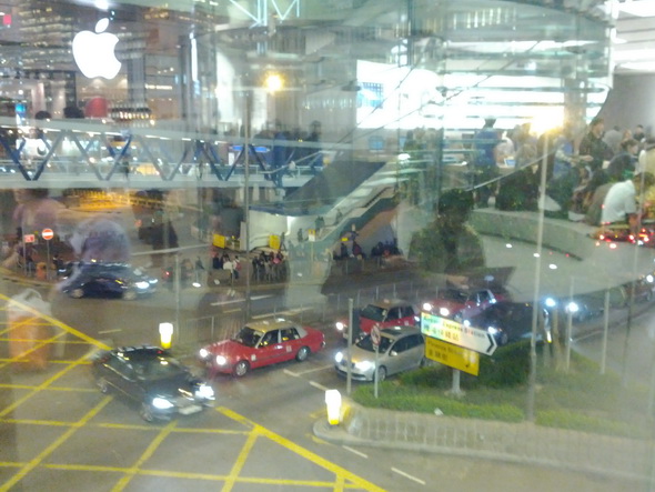 [新 iPad] 聯合國橋底暗隊列陣