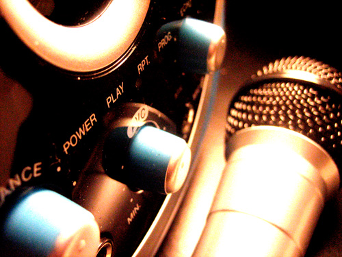 香港連卡拉 OK 也玩霸權?