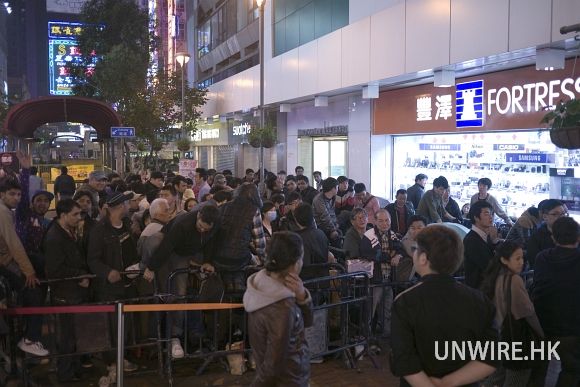 新 iPad 通宵排隊反應一般 ?