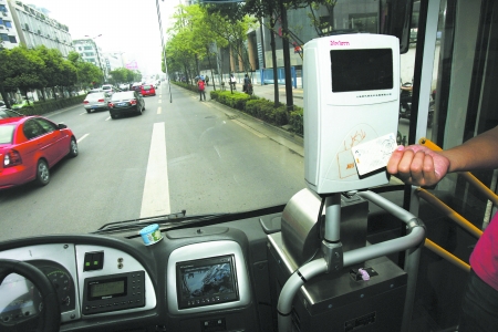 苦練八達通「o都」聲，企圖唔俾錢