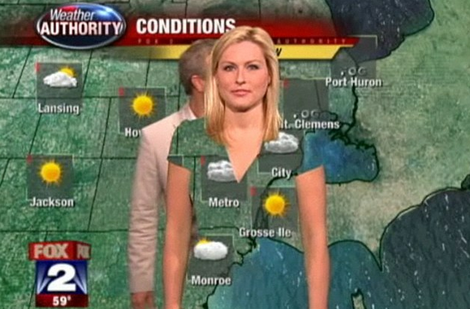 慘變透明人！天氣報導員親身示範