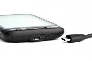 用鞋幫 iPhone 差電？肯亞發明家有計！