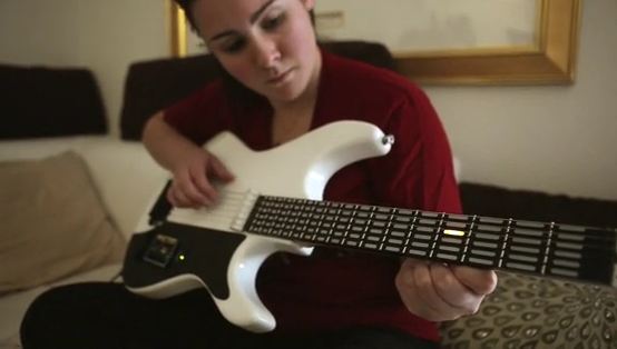 不再 APP ! iPhone 結他合體 = 自學結他 0 難度