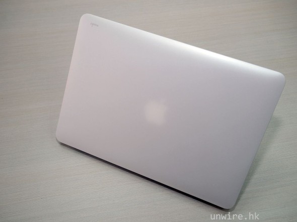 激薄 MBA 外殼 – Moshi iGlaze Air 11 / 13