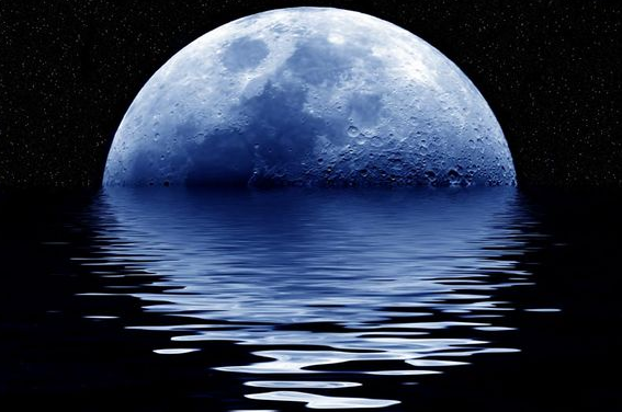 明月夜如醉了．8 月出現「藍月亮」