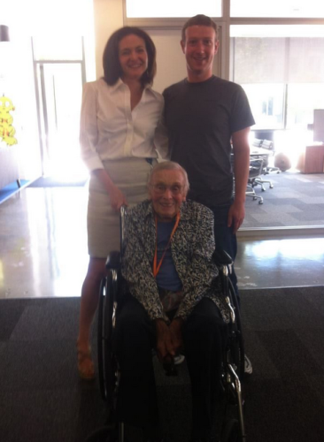 101 歲都玩 facebook！超潮婆婆奪最大年紀的 facebook 用戶稱號