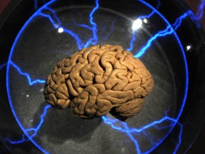 像科幻電影情節 – 黑客入侵盜取你腦內的記憶，小心被自己出賣