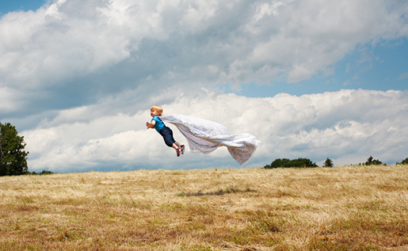 天使一樣的 bb？攝影師讓 bb 飛起來！