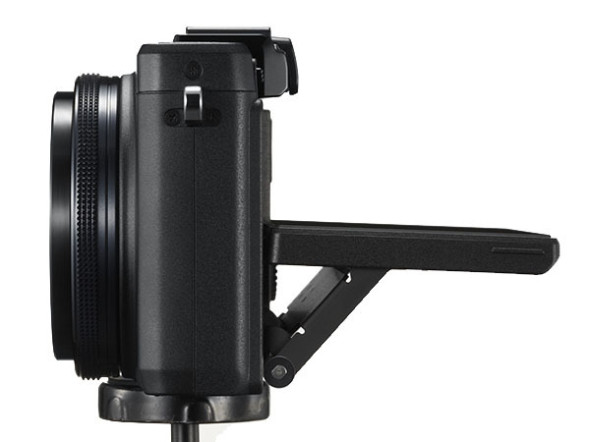 加入可反熒幕．繼續 F1.8 大光圈 : Olympus Stylus XZ-2 登場