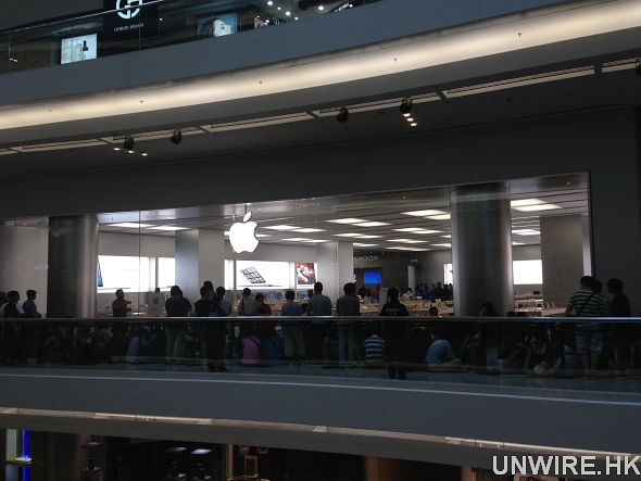 率先參觀又一城 Apple Store