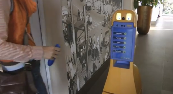 Hector 機械管家細心地幫你照顧家中長者