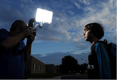 Bounce-Wall – 在室外無牆都可以反射閃光燈