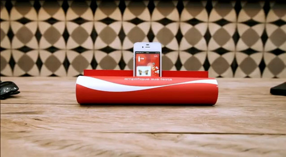 可樂創意廣告．將雜誌變 iPhone 擴音器