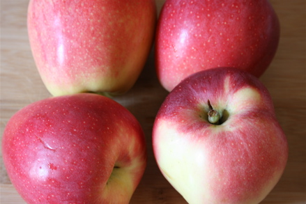 可憐．追還借出 iPhone 4，對方還你 4 個蘋果了事