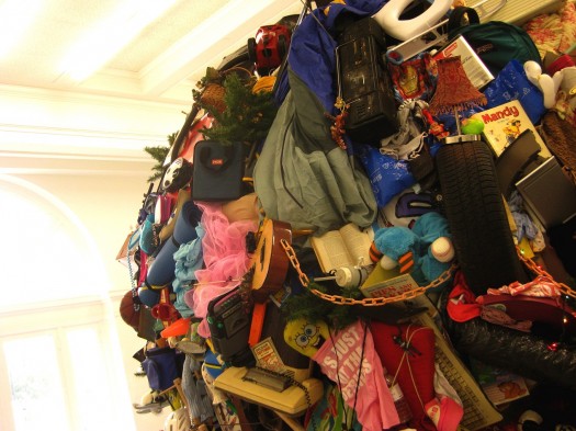 現實版「塊魂」！用傢俱和家電製作的大團塊