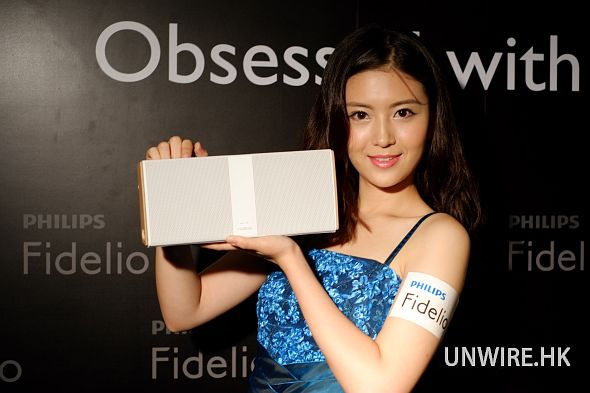 Philips Fidelio 原木藍牙便攜式揚聲器 P9
