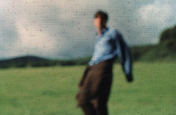 透過薄紗拍出朦朧恐怖效果，人都認唔到