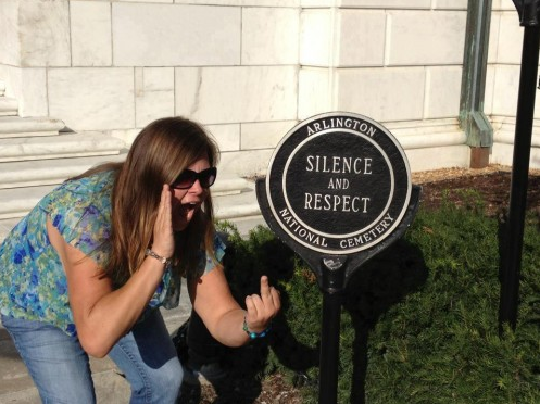 起底不是「高登」專利！外國起底炒魷一條龍