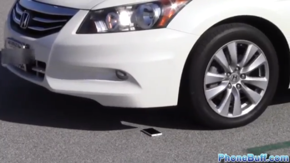 Nokia Lumia 920 「堅」到被車輾過都無事