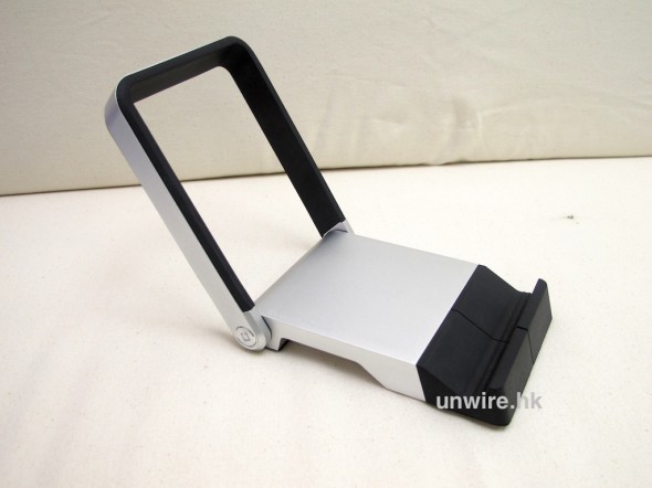 穩陣易攜 iPad 座－Cooler Master Cube