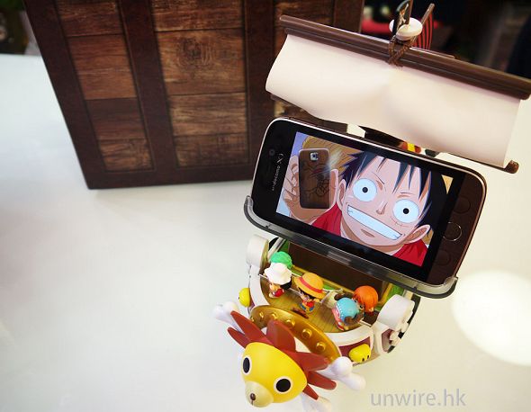 海賊船到港！限量 ONE PIECE NEC 手機 N-02E Hands-On