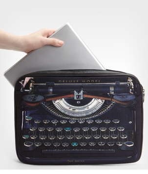 披上打字機皮的 laptop