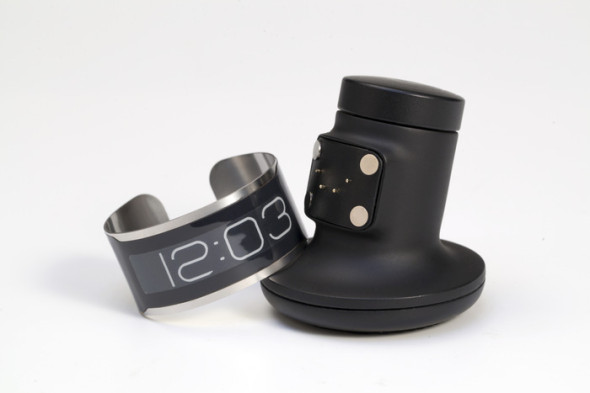 只厚 0.8mm！全球最薄手錶 CST-01 登場