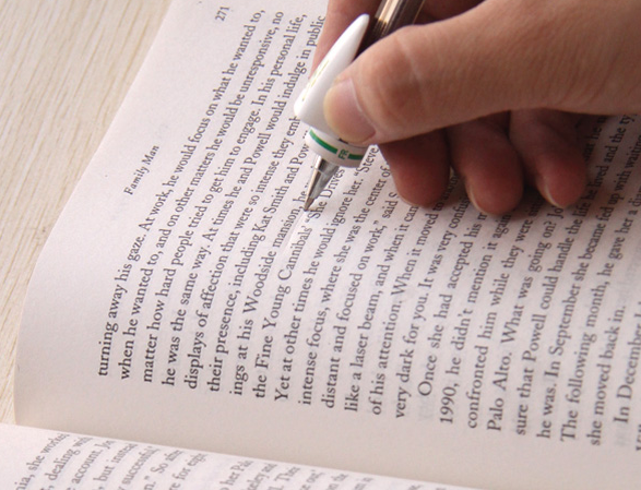 1 枝令人愛上睇外語書的翻譯筆