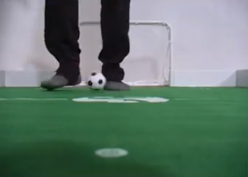 隨時在家踢場波．把迷你足球場帶回家