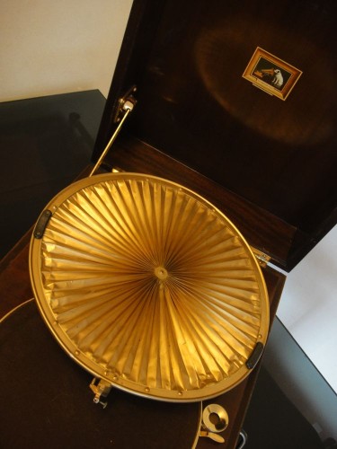 100 年前的聲音！Victor 狗仔嘜留聲機現香港