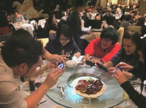 「手機先食」是精神病！？你也是「Foodstagrammers」嗎？