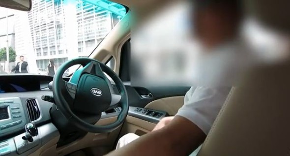 流動炸彈? 比亞迪 BYD e6 電動 Taxi 被司機數臭