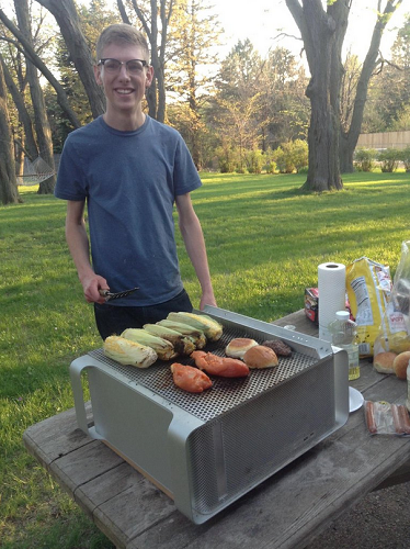 改裝 Power Mac G5 做燒烤爐