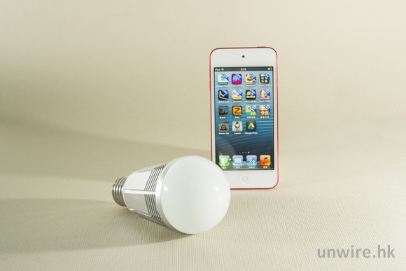 色彩幻變！手機/平板搖控 Tabu Lumen 可變色 LED 智能燈膽